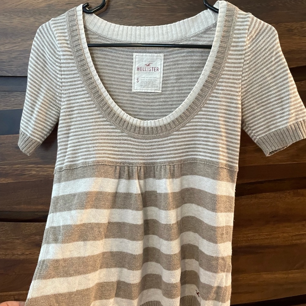 Old Hollister Babydoll top short sleeves.